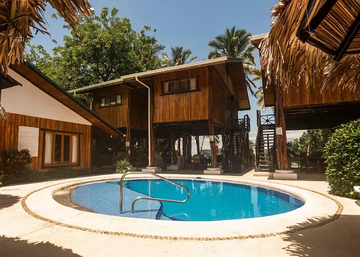 Tree House Aparthotel Sámara